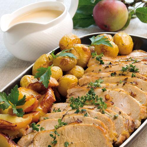 Timjanstekt kotlettrad med ugnsstekta äpplen