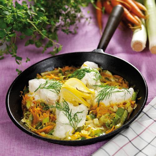 Torskfilé på grönsaksbädd