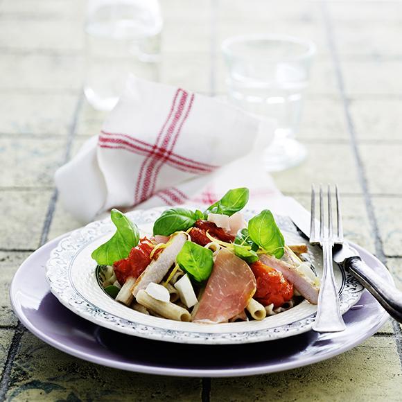 Pasta med tomater och mozzarella