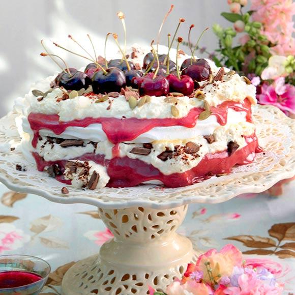 Marängtårta med körsbärscurd