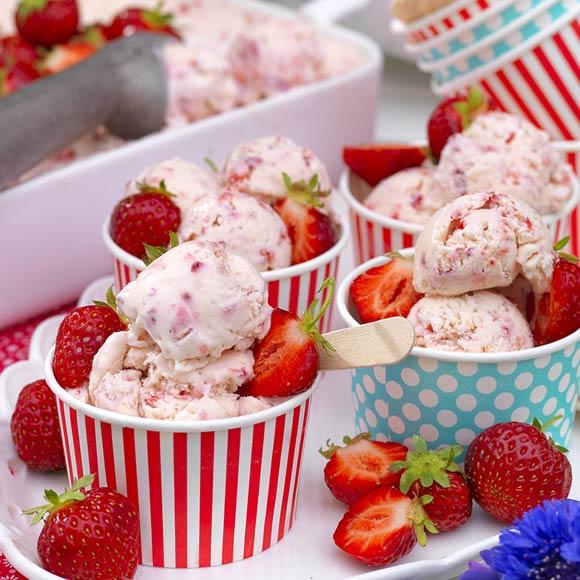 Jordgubbs-semifreddo