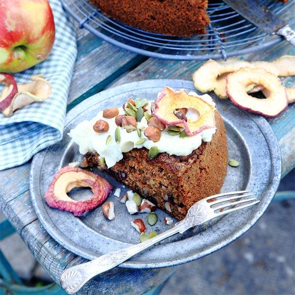 Kryddig äppelkaka med citronglasyr