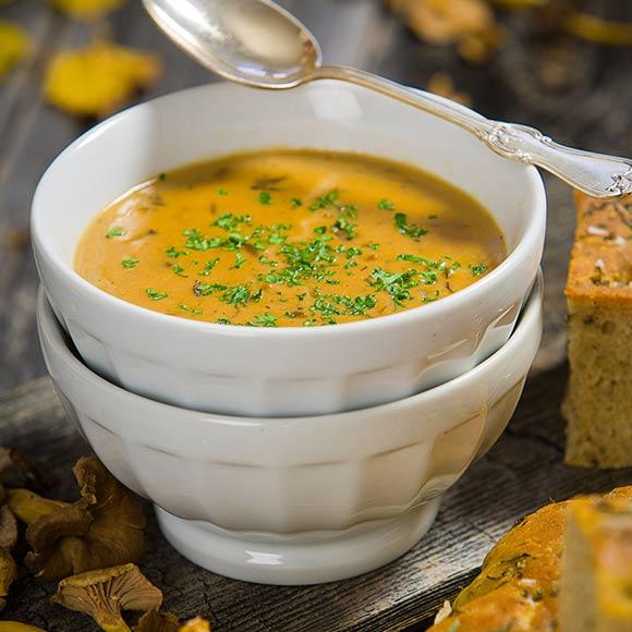 Trattkantarellsoppa med blåmögelost