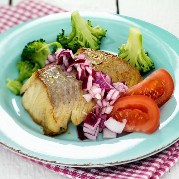 Tandooristekt sej med rödlöksrelish