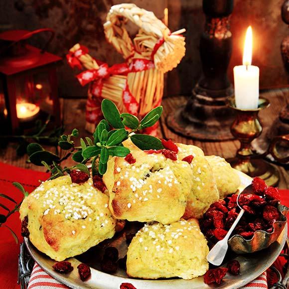 Saffranskubb med torkade tranbär