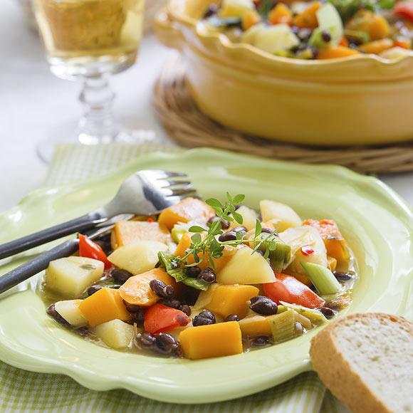 Asiatisk pumpa- och rotfruktsgryta med svarta bönor