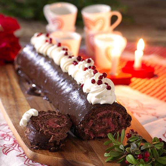 Chokladrulle med lingonkräm