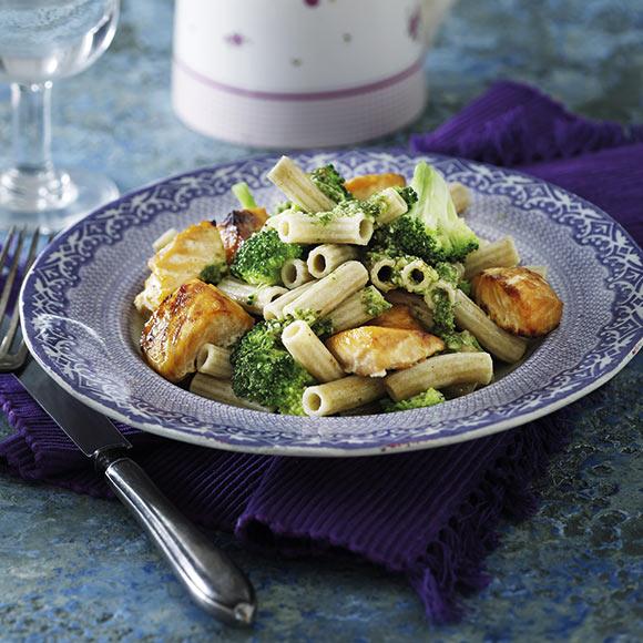 Pasta med lax och dillpesto