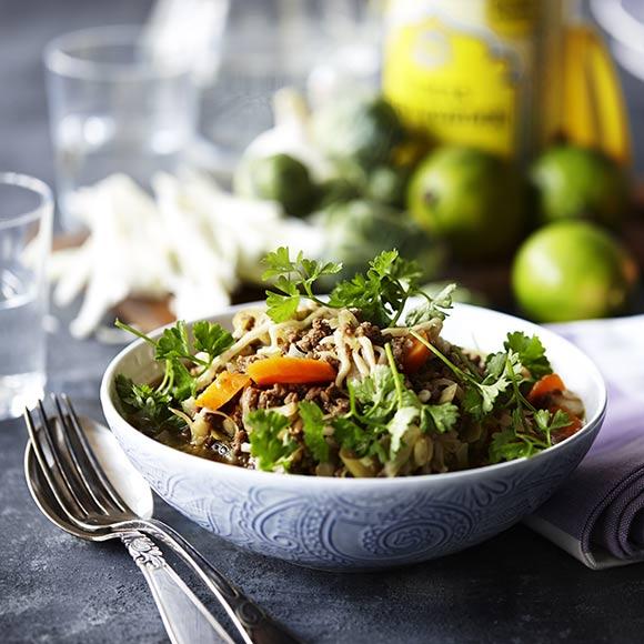 Nudlar med köttfärs och vitkål