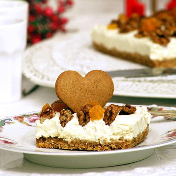 Pepparkakscheesecake med krämig ädelost och valnötter