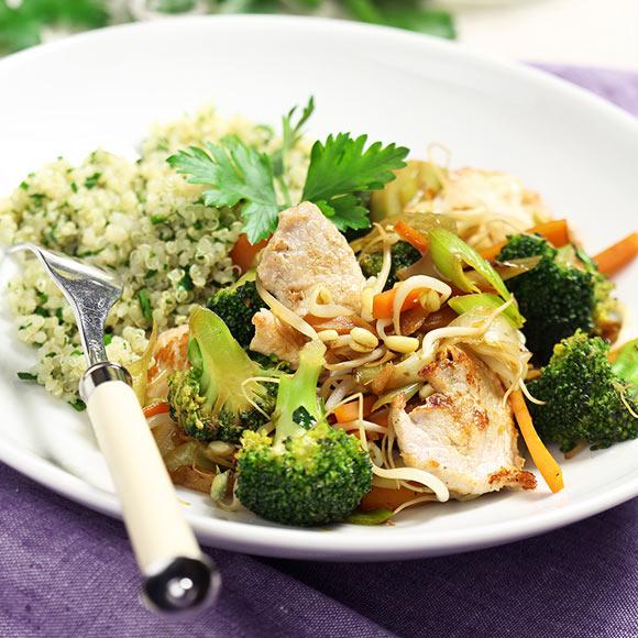 Kotlettwok med persiljequinoa