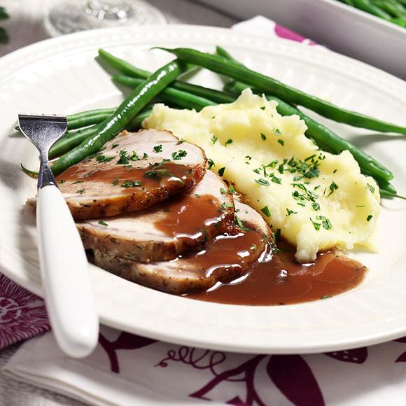 Timjankryddad kotlett med rödvinssås och palsternackspuré