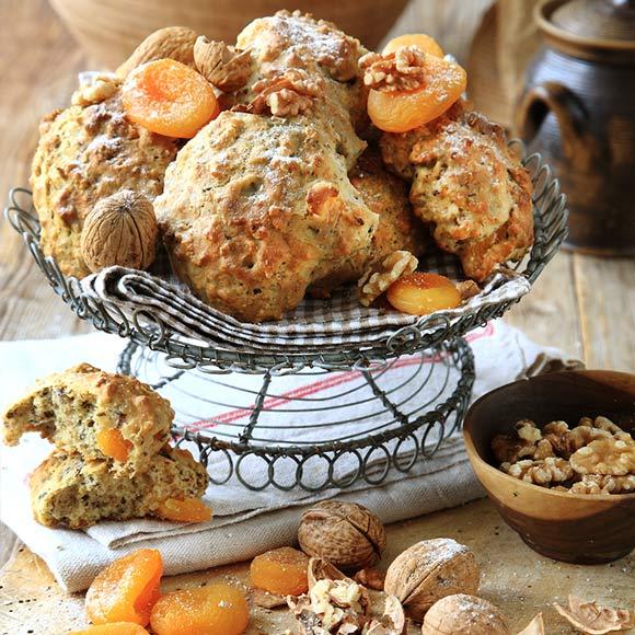 Klickbullar med aprikoser och nötter