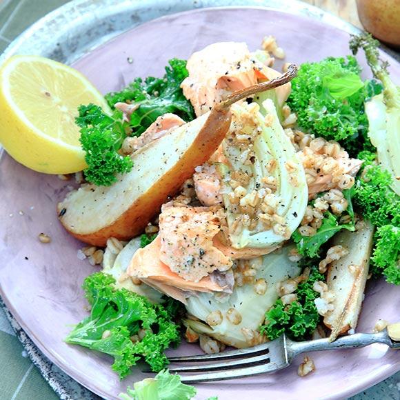 Dinkelsallad med ugnsbakad lax