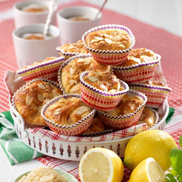 Kalljästa bullar med citron-, bittermandel- och ricottafyllning