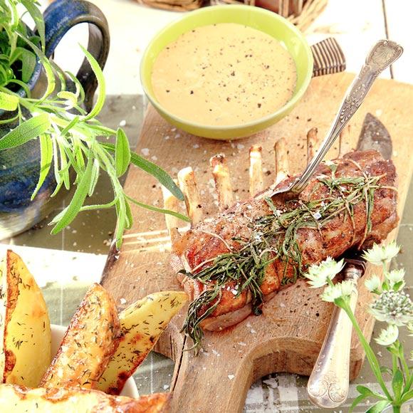 Lammracks med krämig vitlökssås