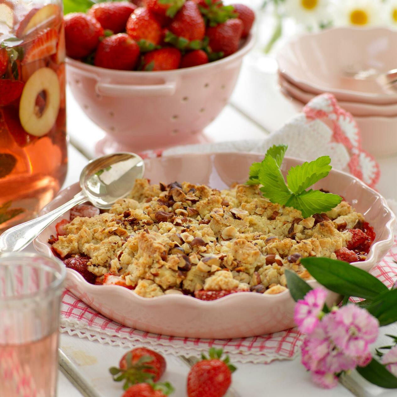 Jordgubbssmulpaj med nötter