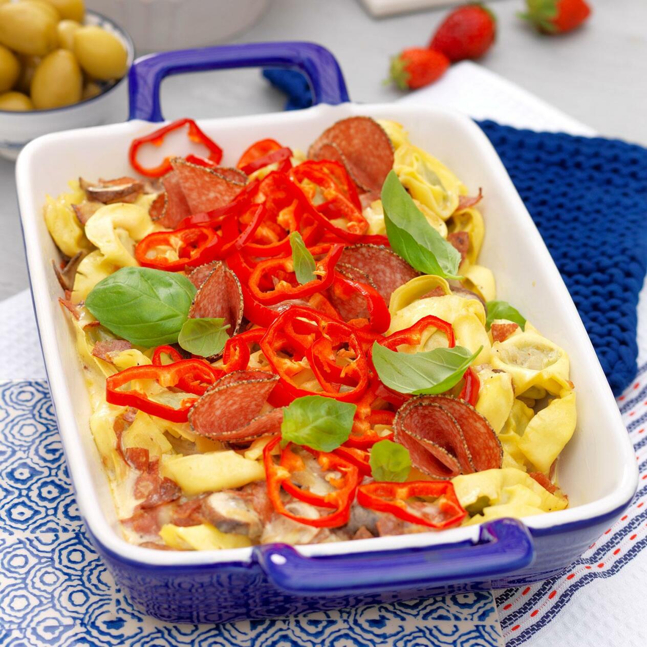 Tortellinigratäng med salami