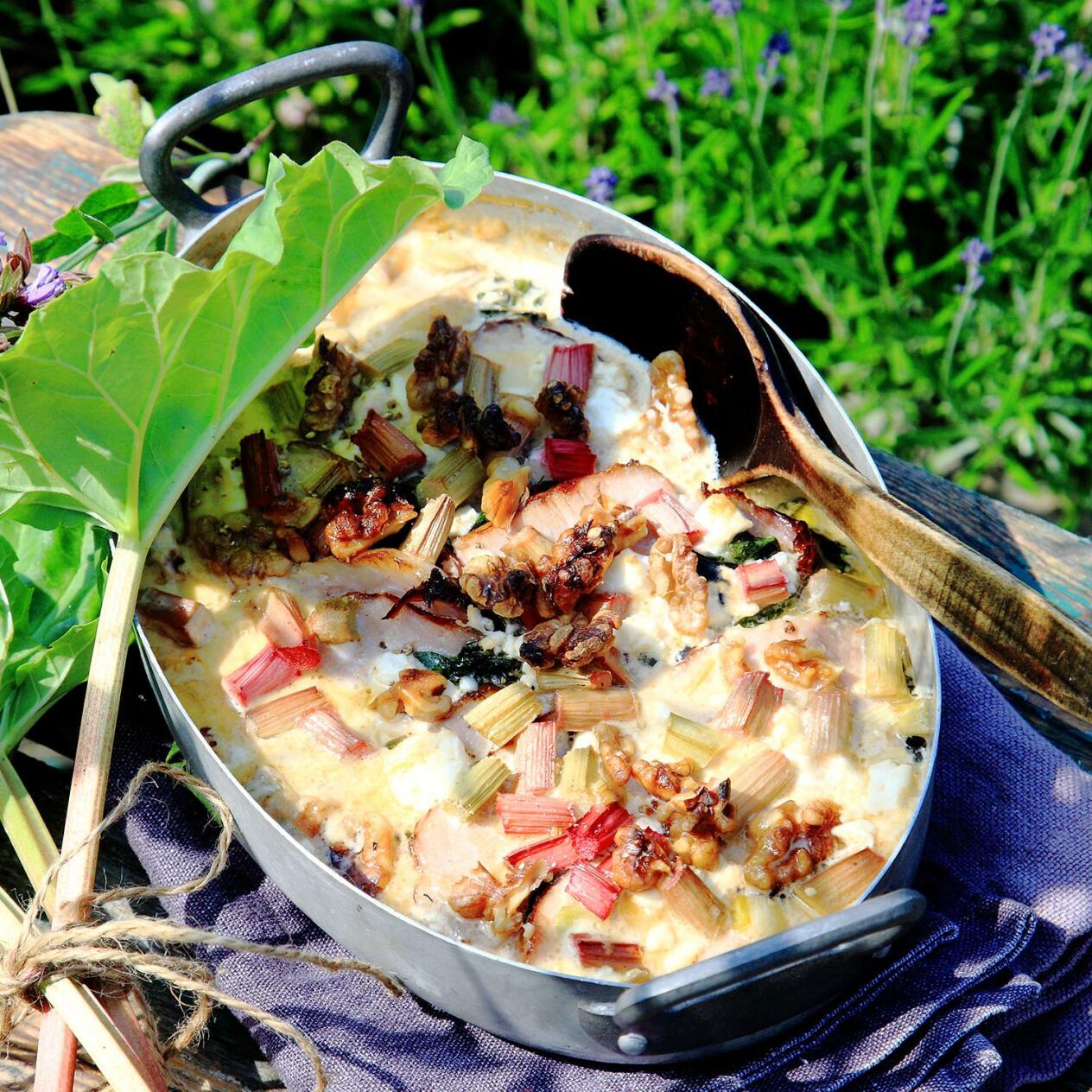 Fetaostgratinerad rabarberkassler