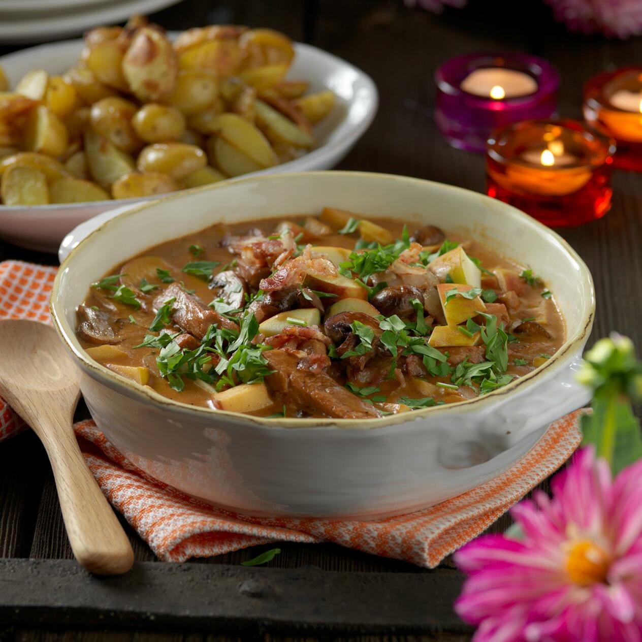 Mustig gryta med äpple