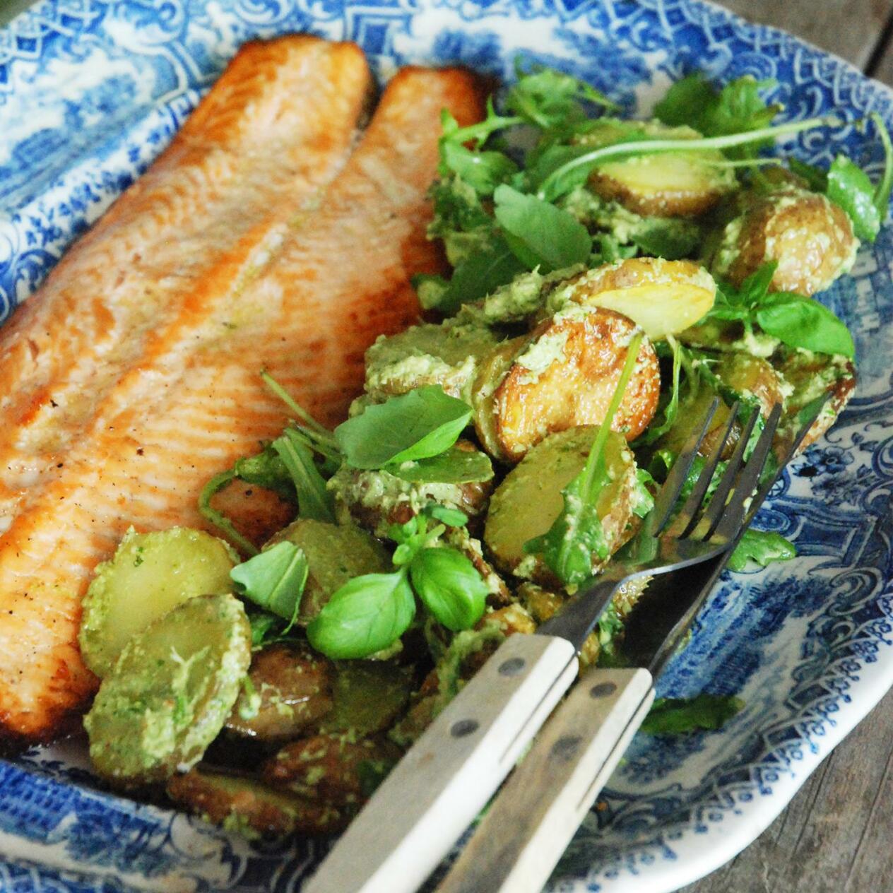 Rostad potatis med hasselnötspesto