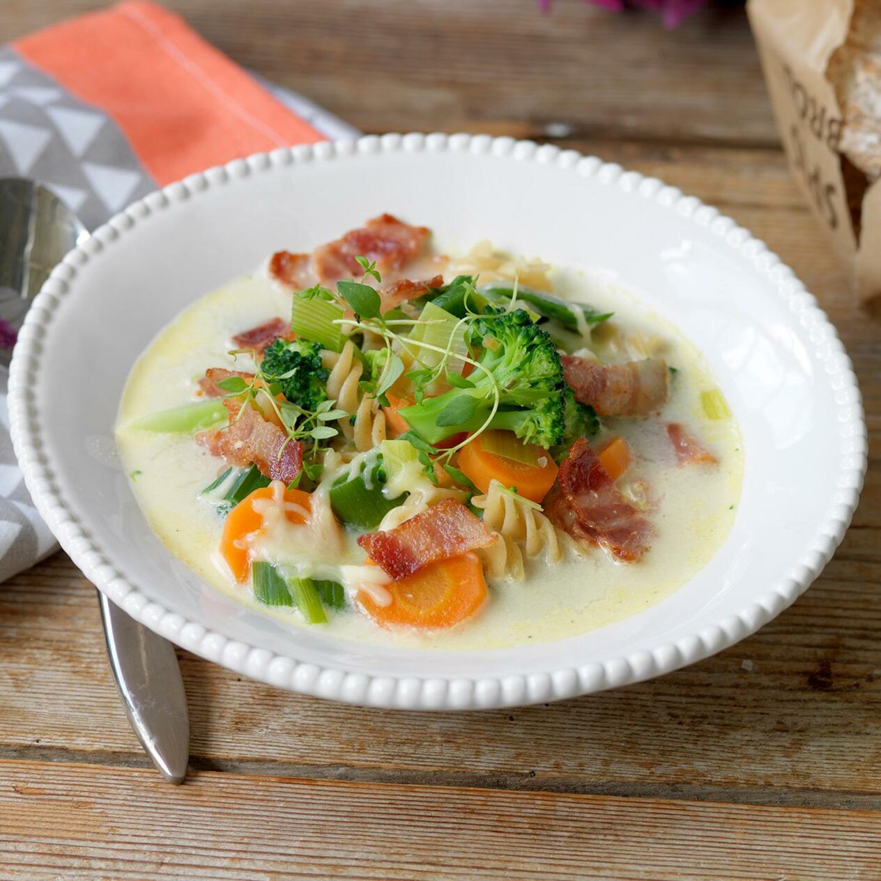 Pastasoppa med bacon