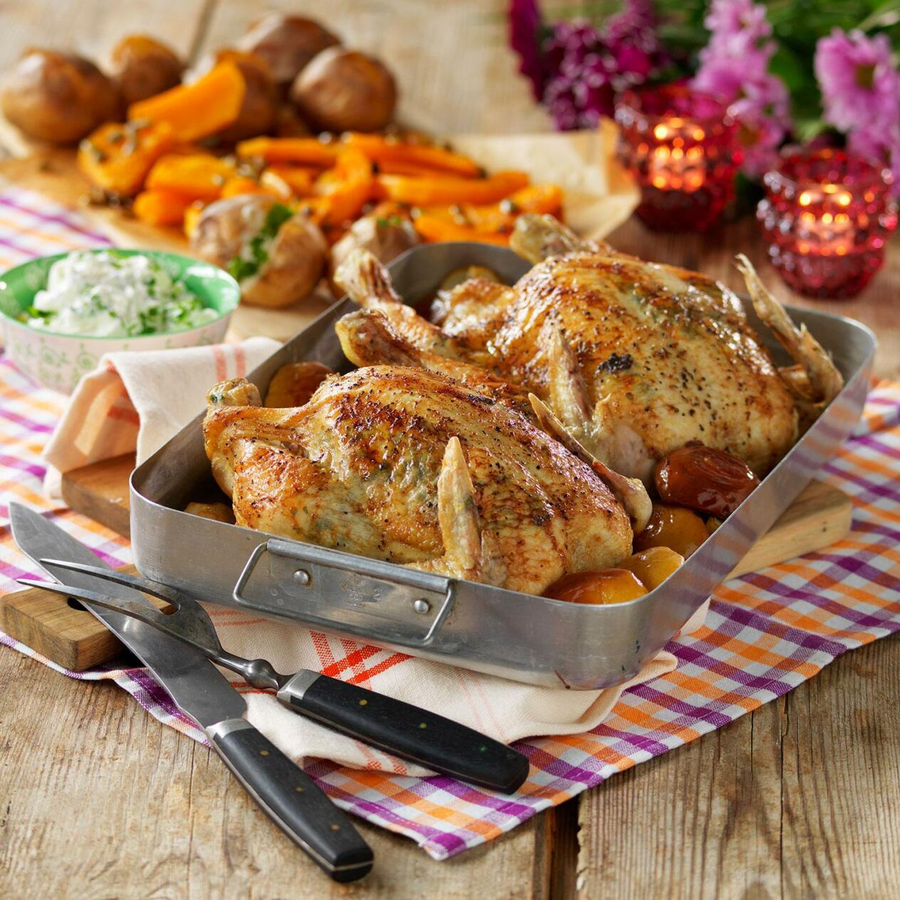 Helstekt äppelkyckling med ugnsrostad pumpa och citronsås