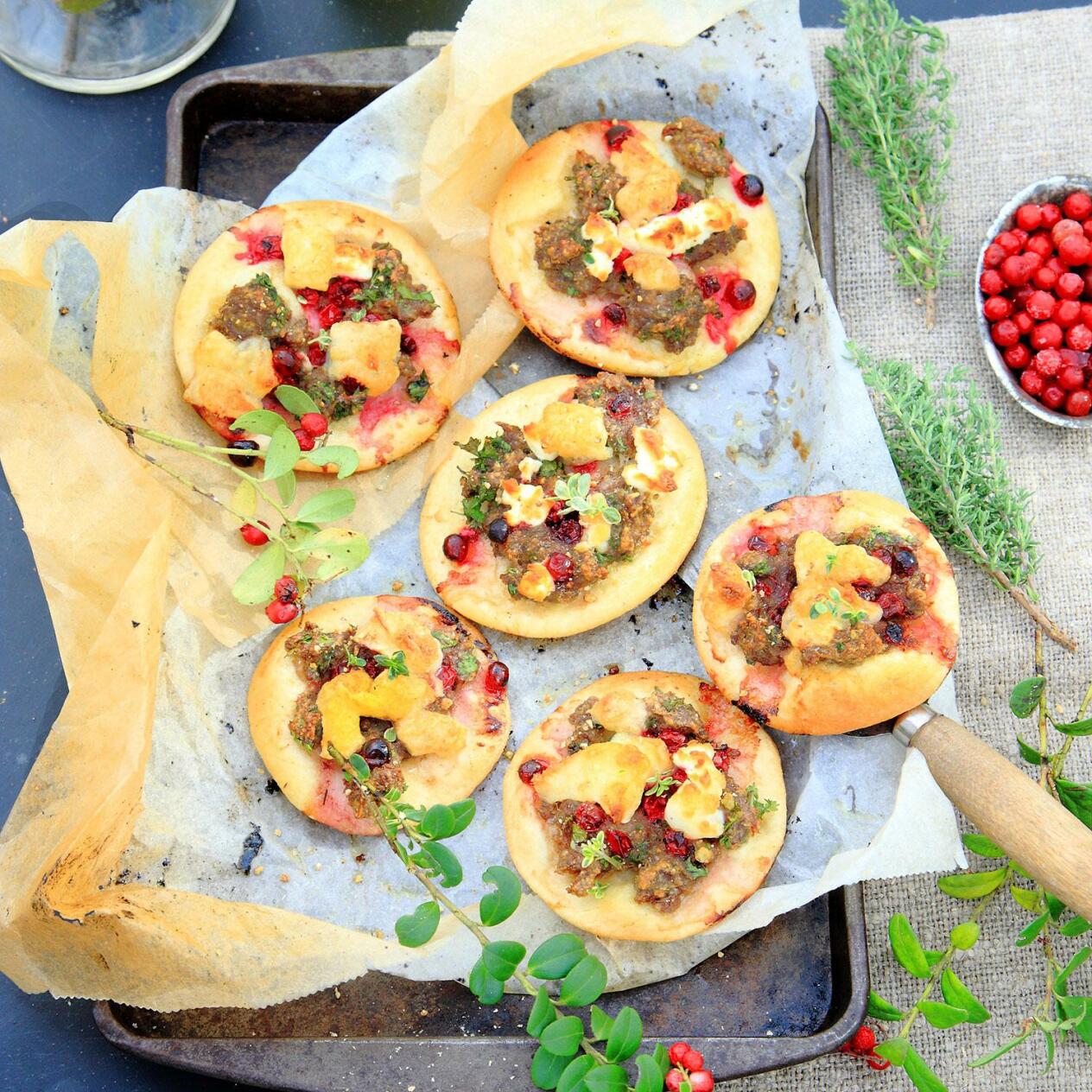 Minipizza med viltfärs och lingon