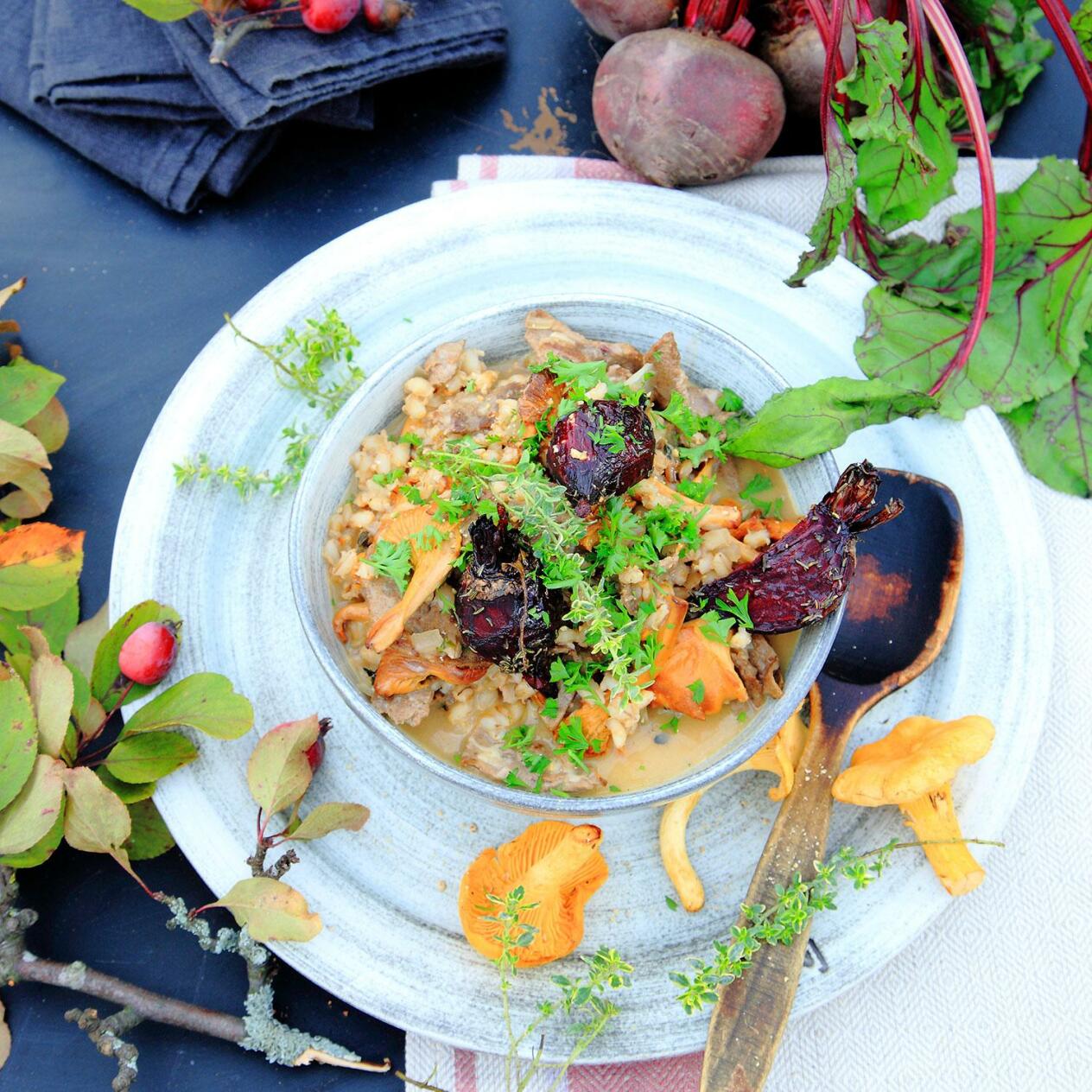 Korngrynsrisotto med renskav och rostade rödbetor