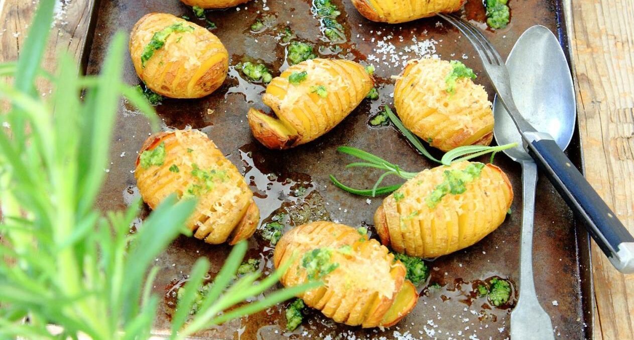 Parmesanbakad hasselbackspotatis med rosmarinolja