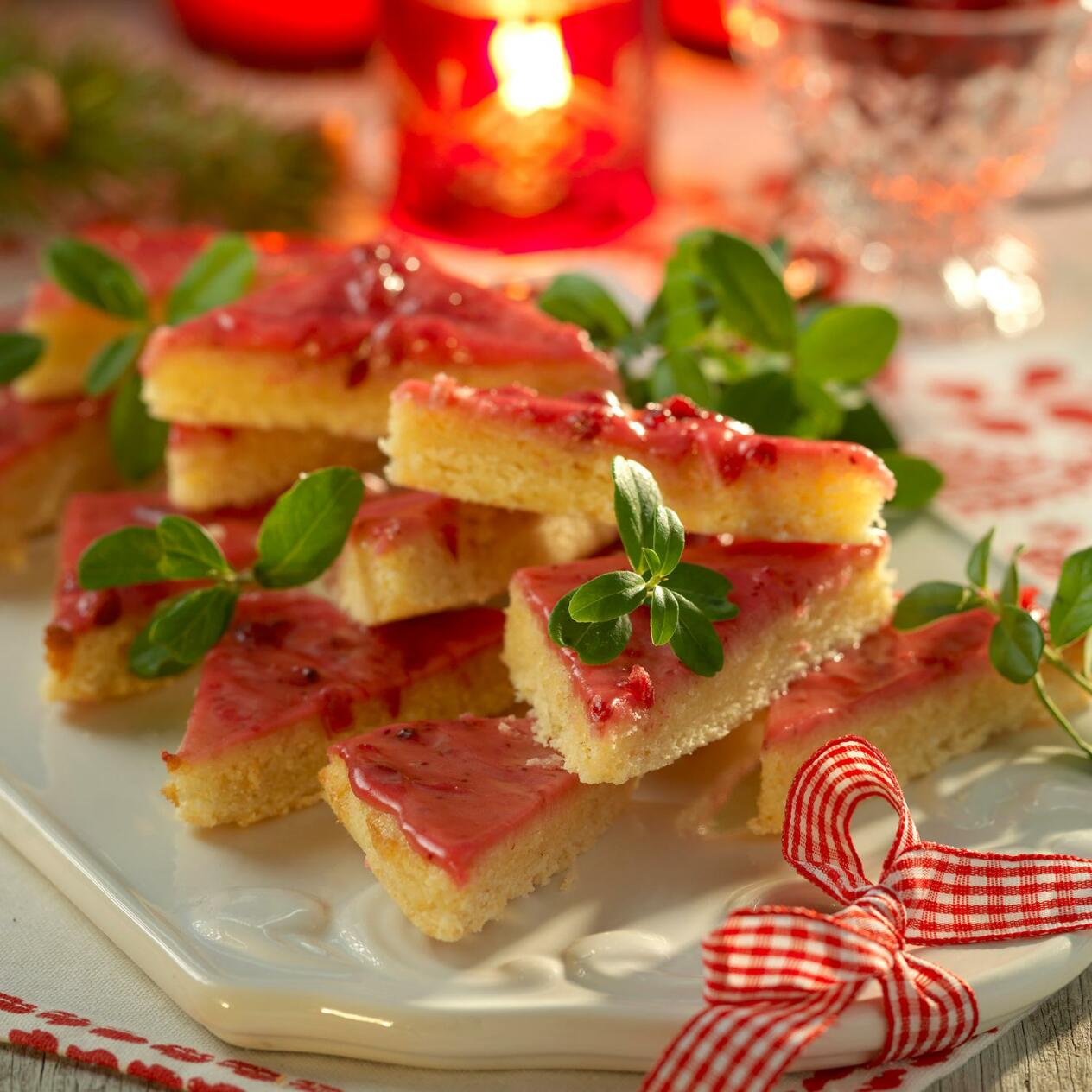 Mazarinsnitt med lingonsylt