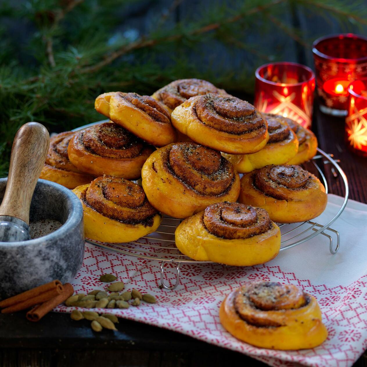 Saffransbullar med kanel och kardemumma