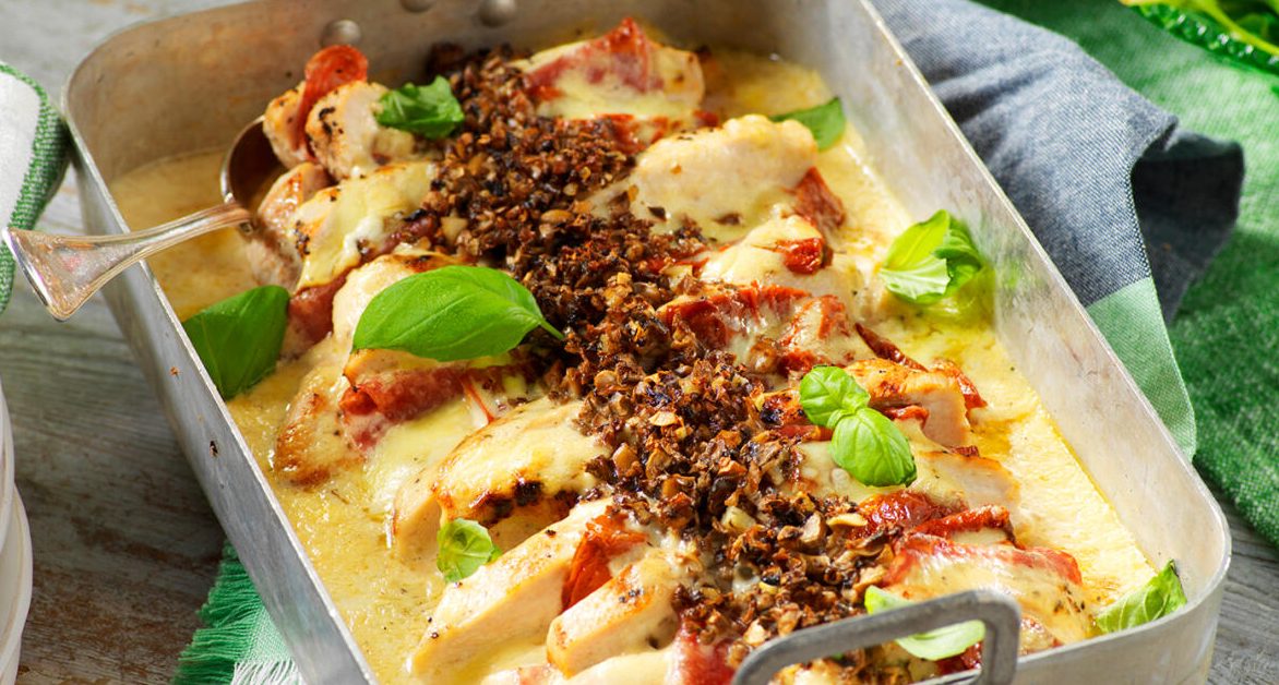 Kyckling med mozzarella och salami