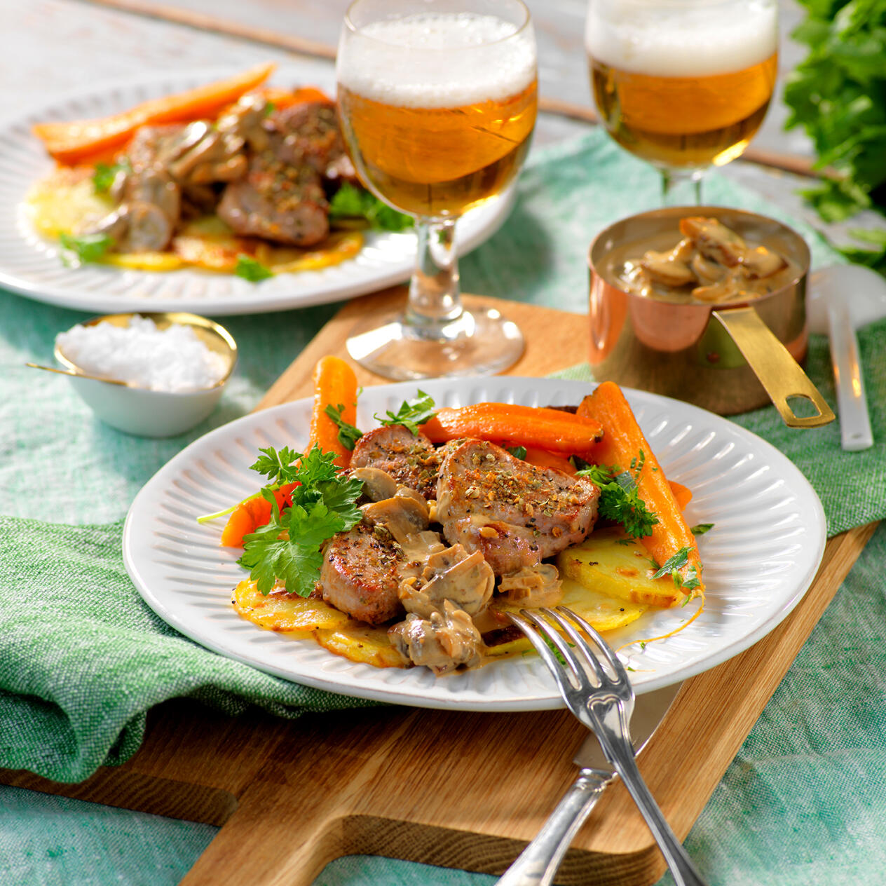 Fläskfilémedaljonger med krämig svamp