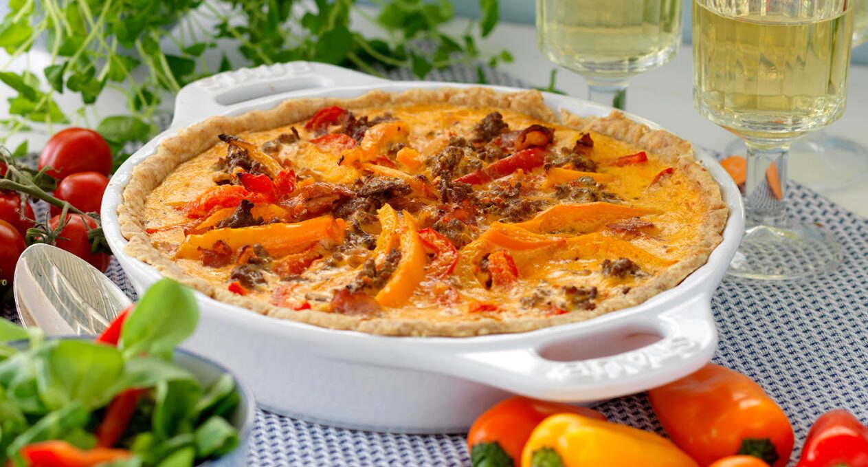 Köttfärspaj med paprika och bacon
