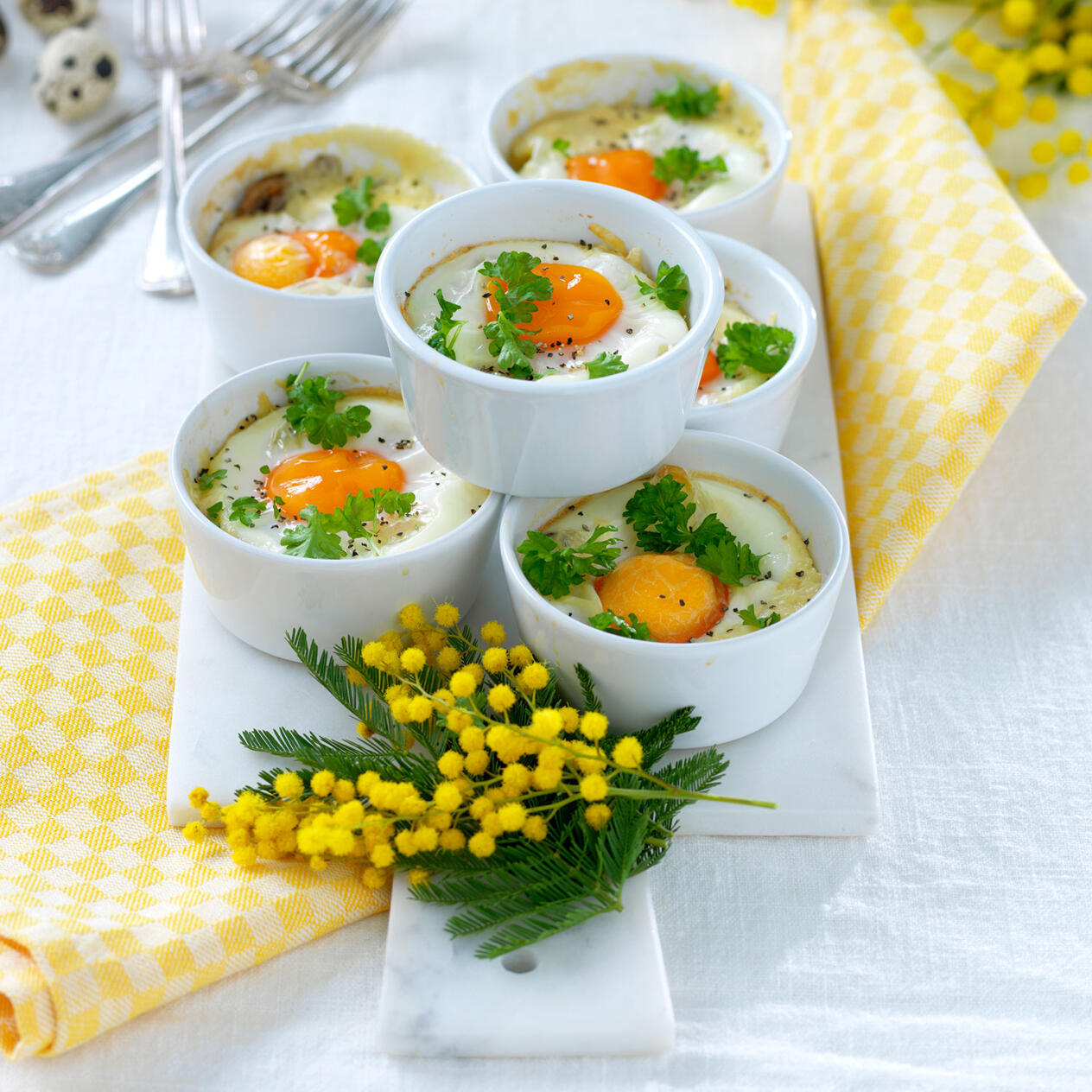 Äggcocotte med spenat och chili