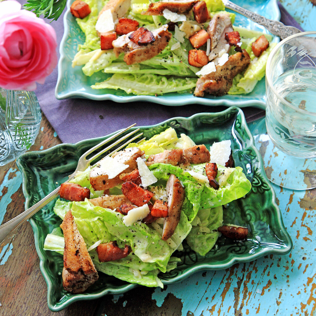 Ceasarsallad med lårfilé och rökt sidfläsk