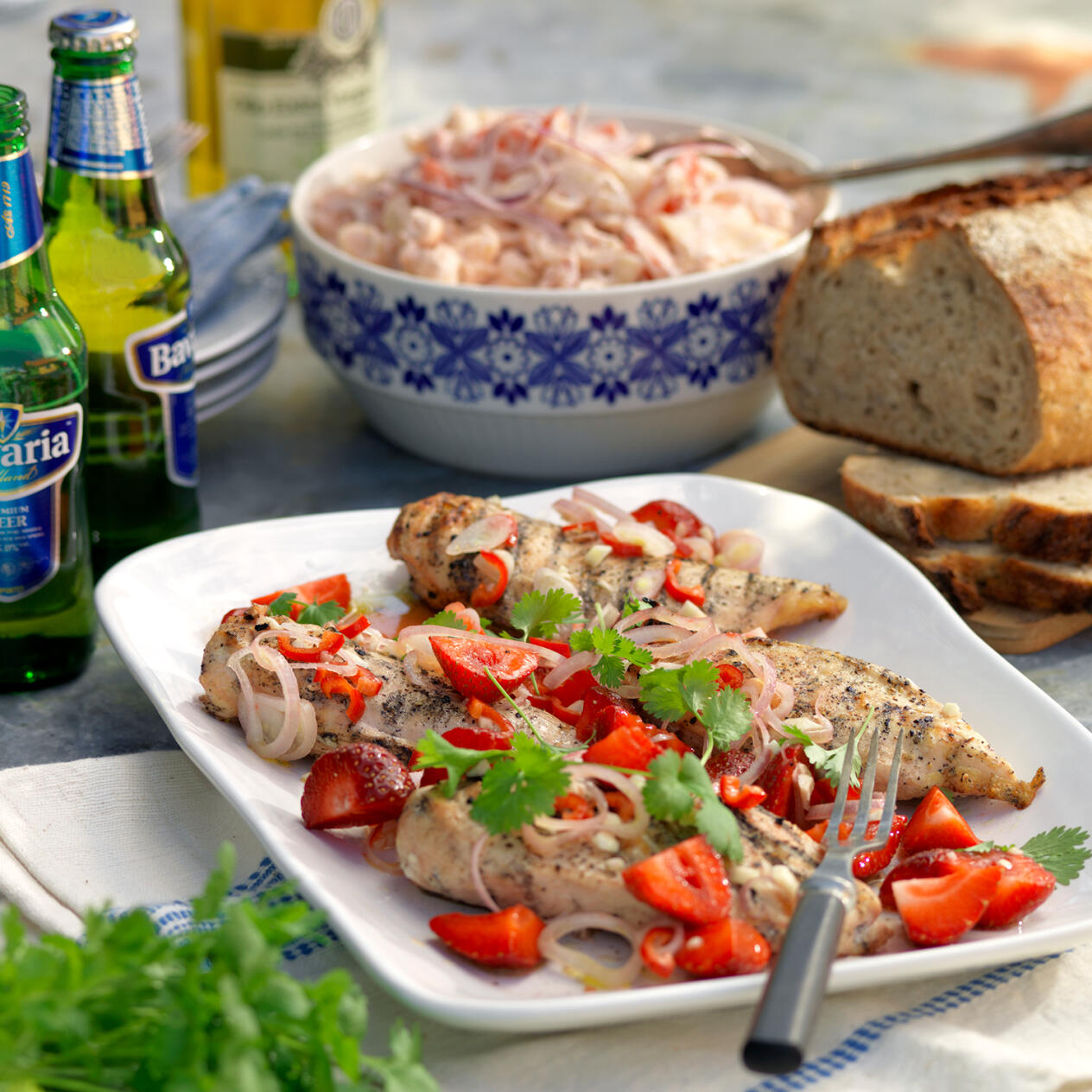 Jordgubbsmarinerad kycklingfilé med krämig pasta