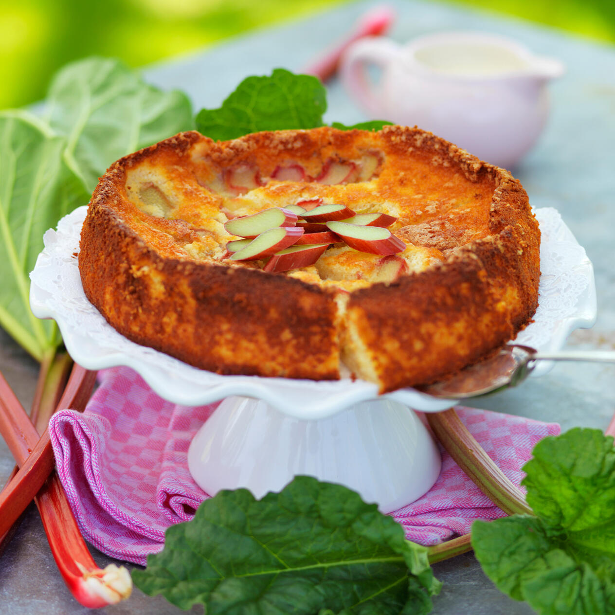 Saftig rabarberkaka med mandel