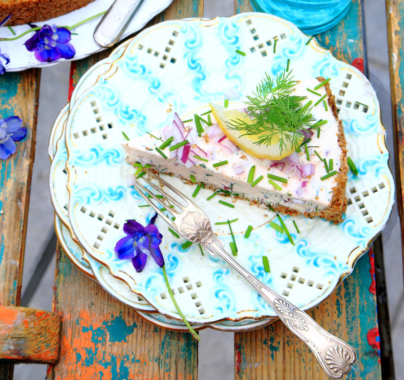 Cheesecake med varmrökt lax och ansjovis