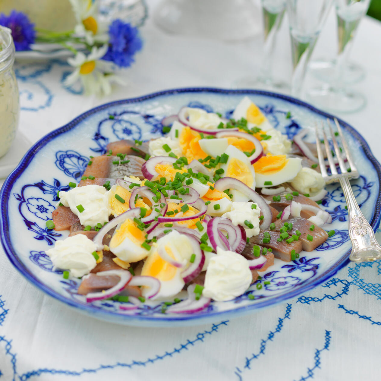 Matjesfat med ägg och gräddfil