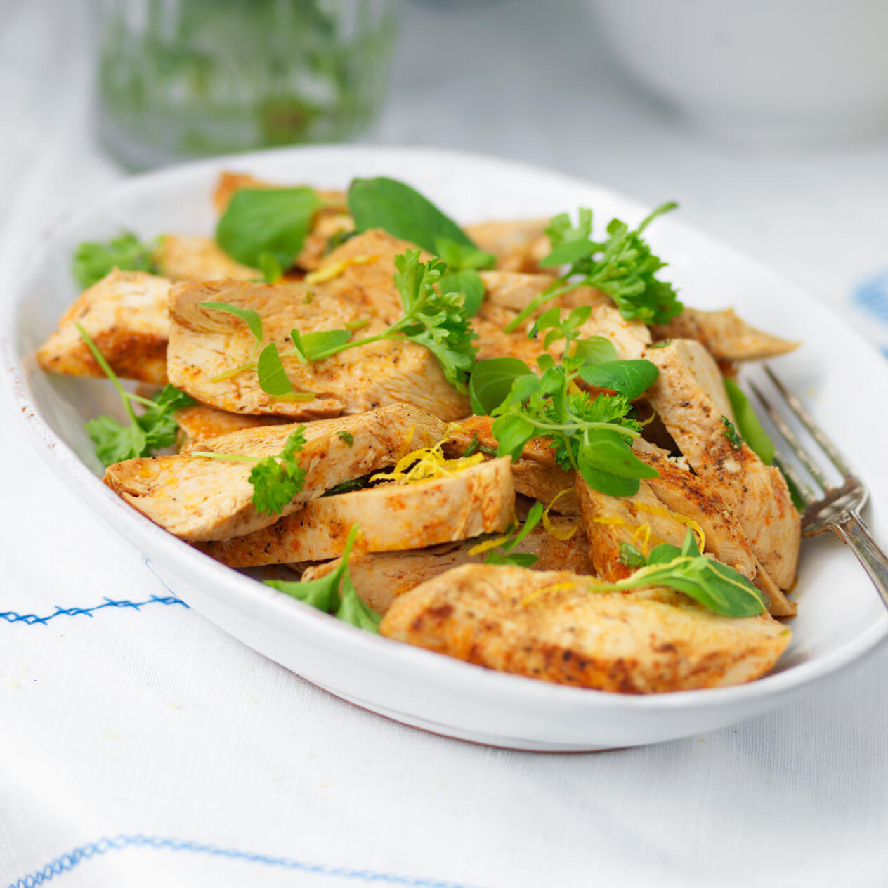 Marinerad kycklingfilé med hackade örter