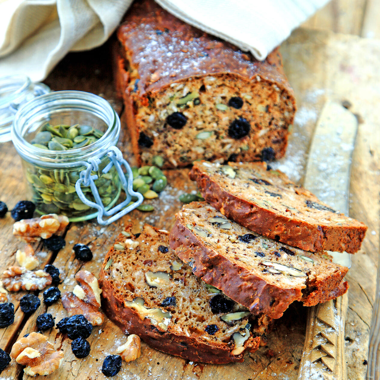 Yoghurtlimpa med lingon och blåbär