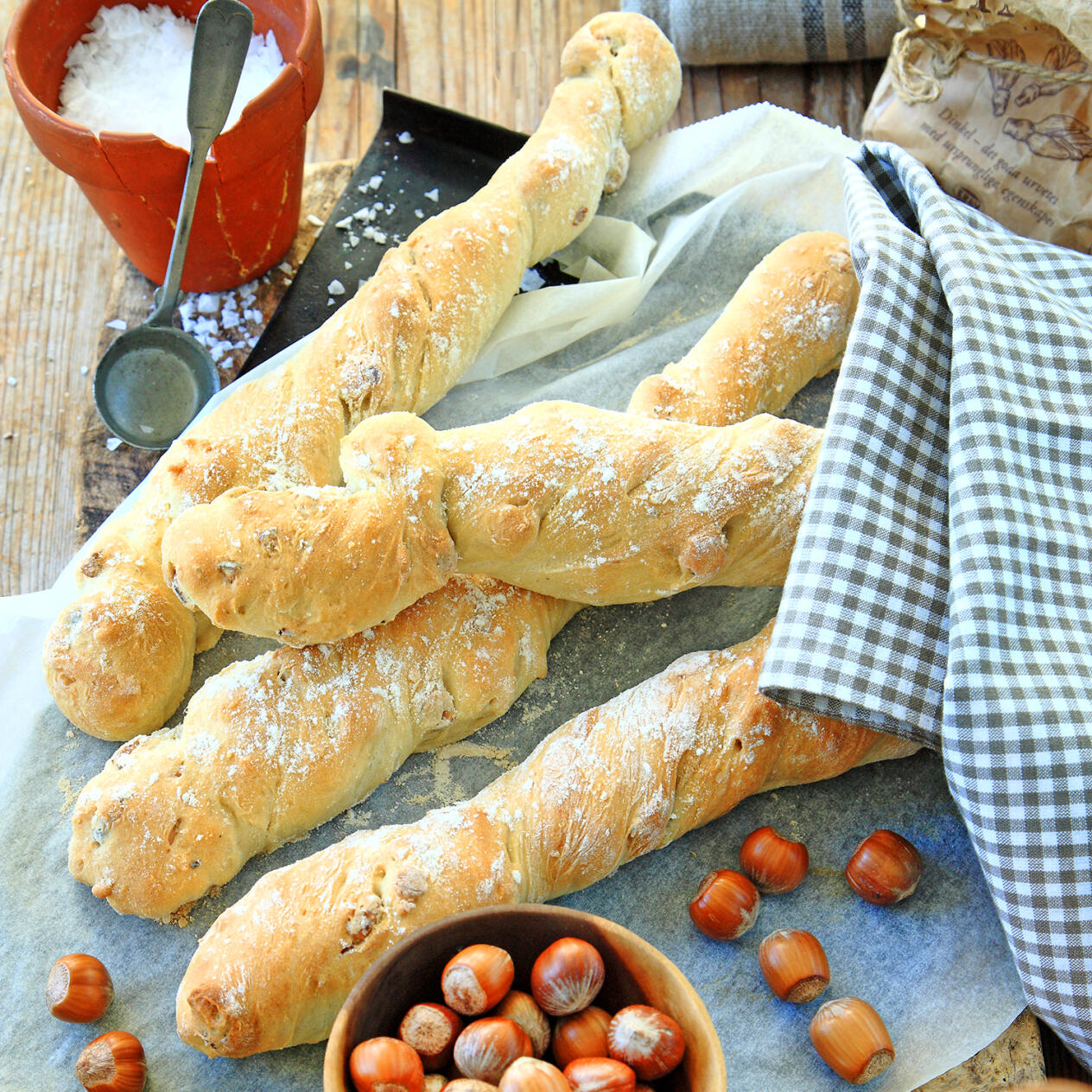 Vridna hasselnötsbröd