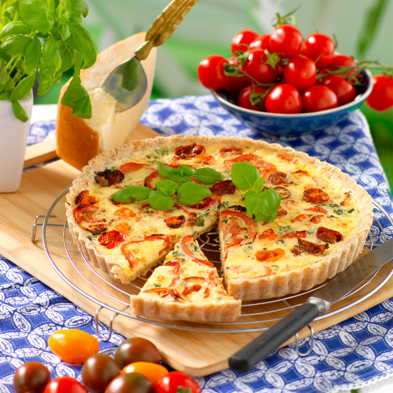 Medelhavspaj med Parmesanost