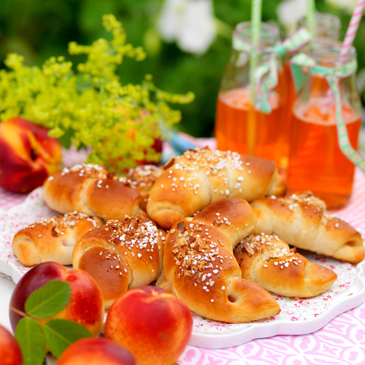 Gifflar med kardemumma och nektarin