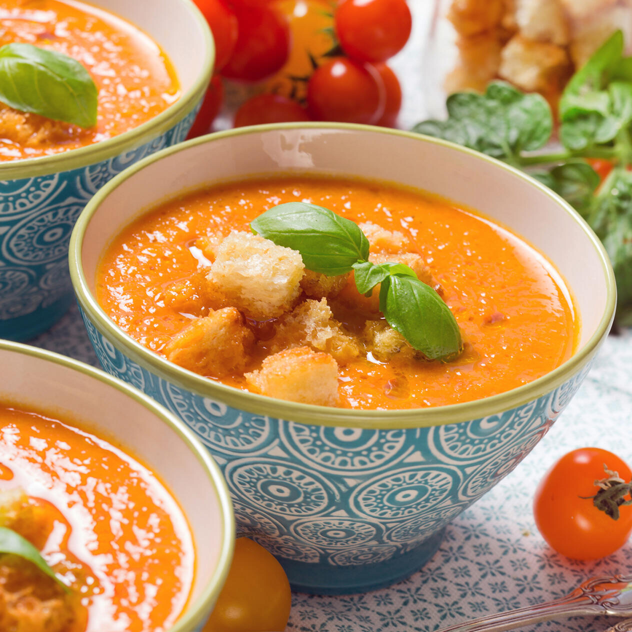 Matig tomatsoppa med krutonger