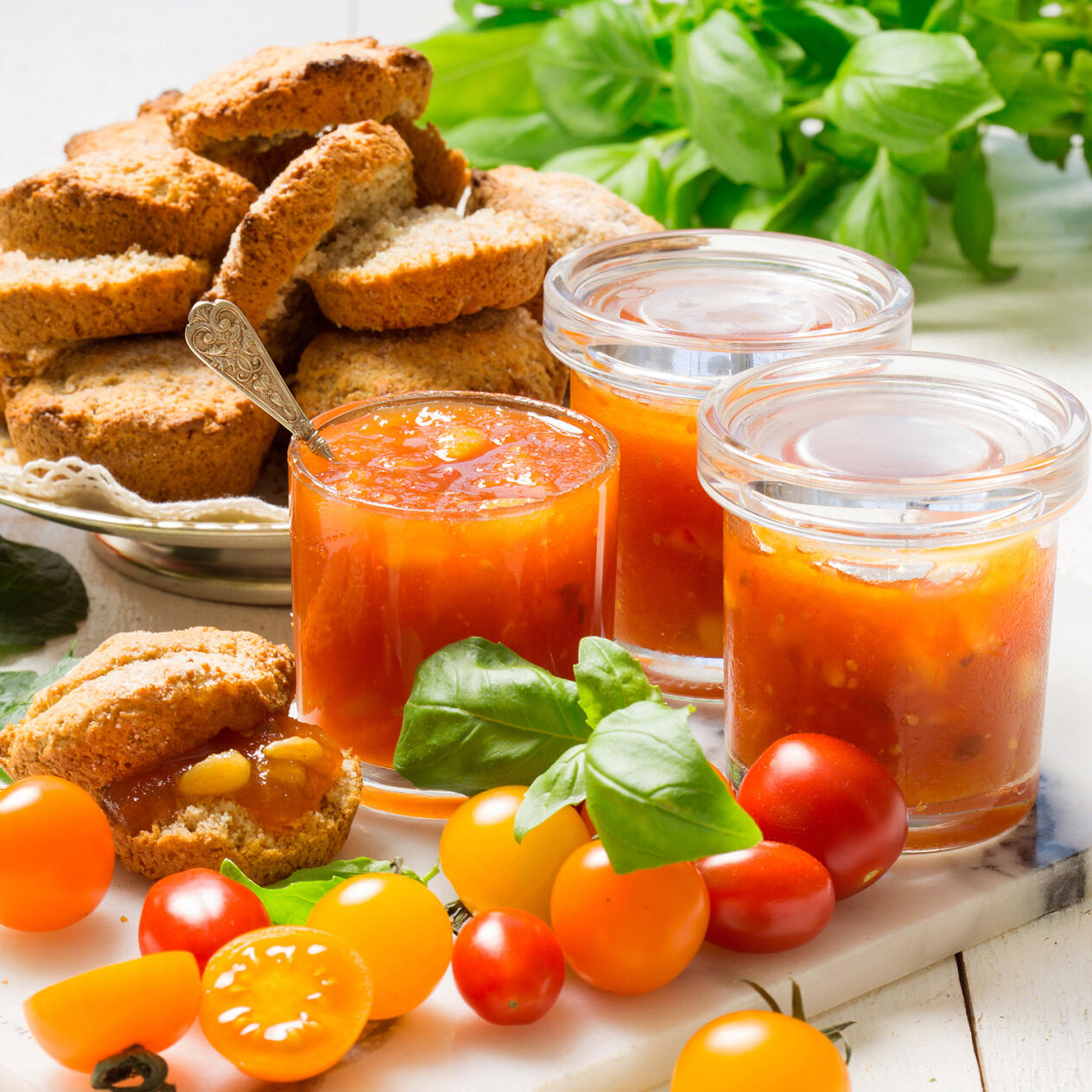 Tomatmarmelad med mandel eller pinjekärnor