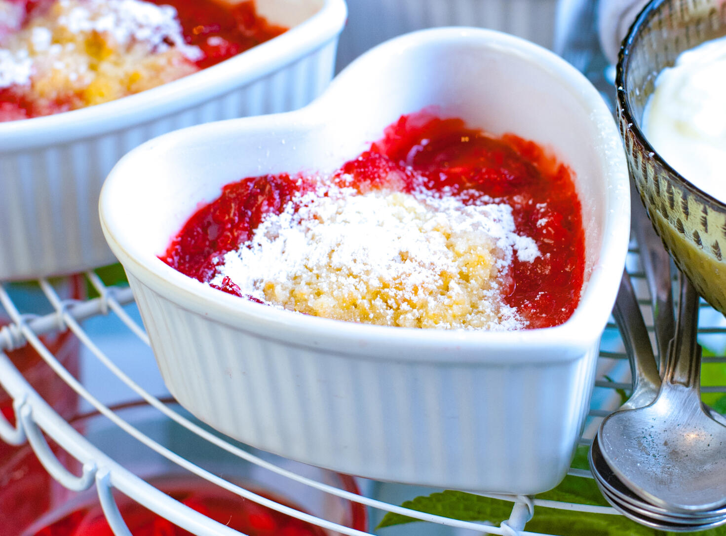 Jordgubbssmulpaj med kanel och vit choklad