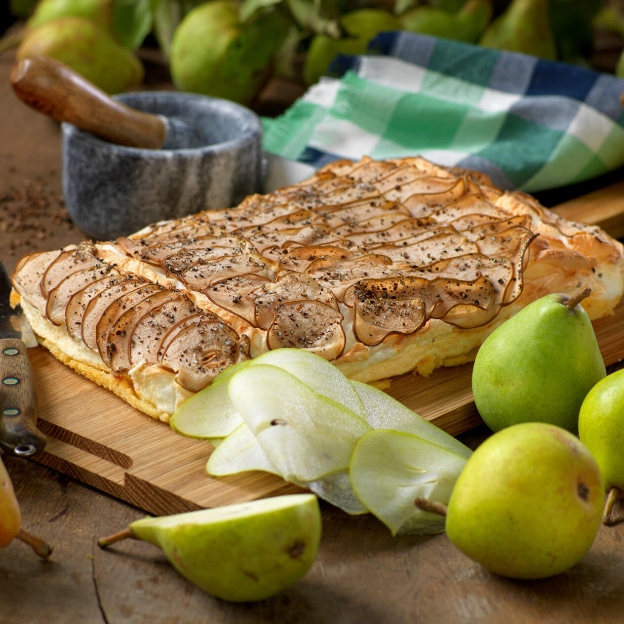 Päronkaka med maräng i långpanna